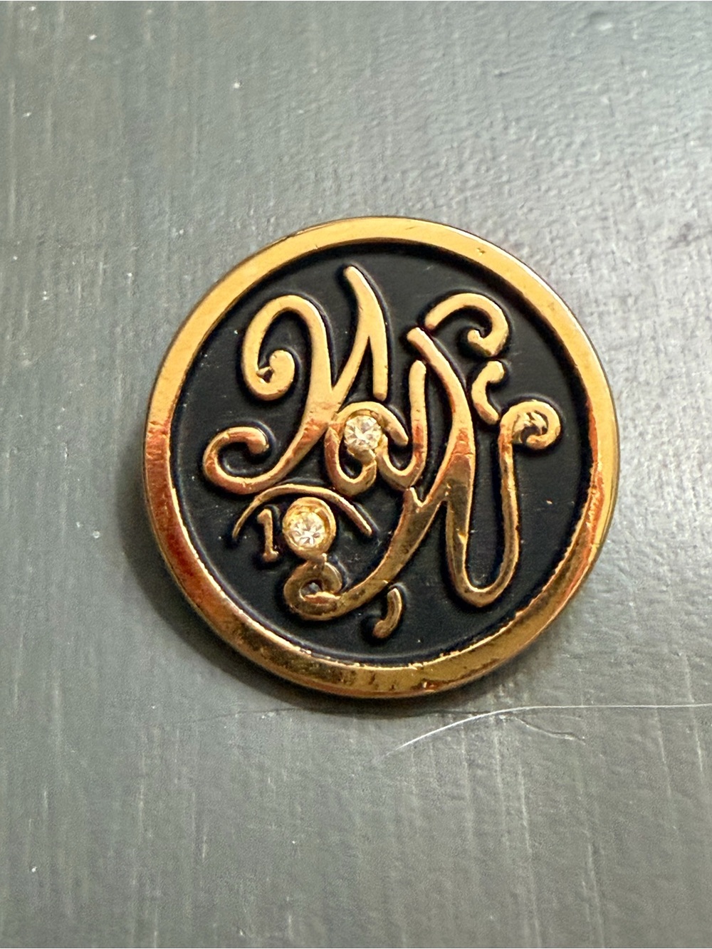 Weight Watchers WW 10lbs Gold and Black Enamel Monogram Pin